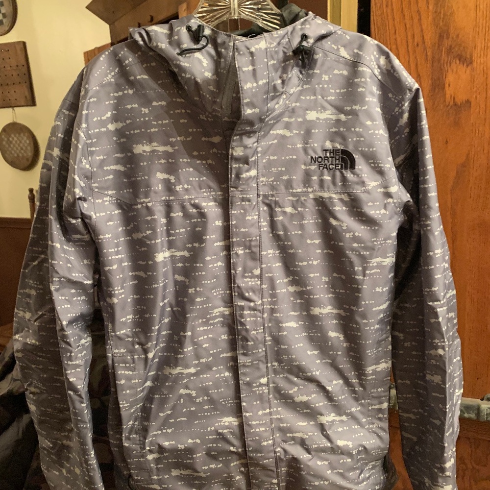 Men’s North Face raincoat
